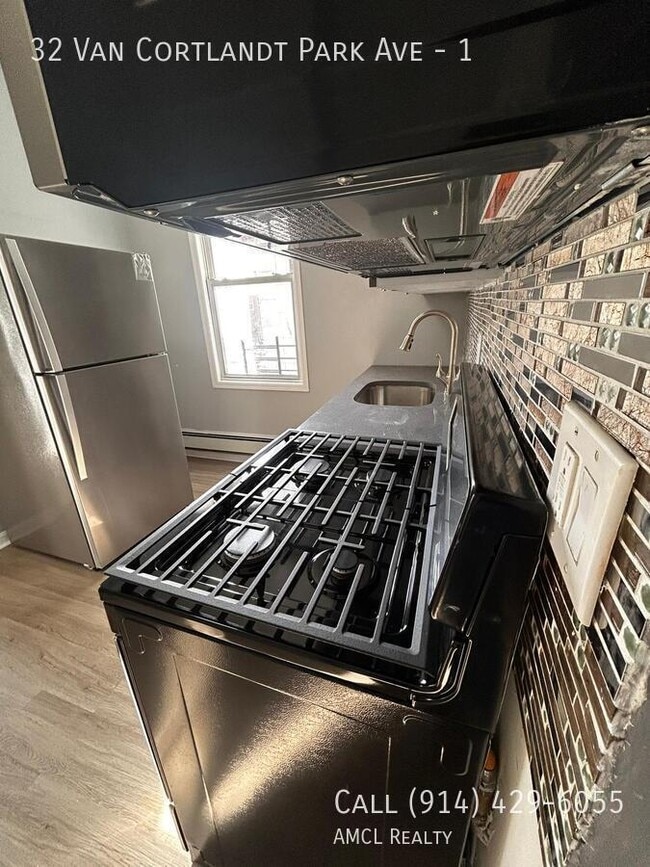 Photo - 32 Van Cortlandt Park Ave Unidad 1