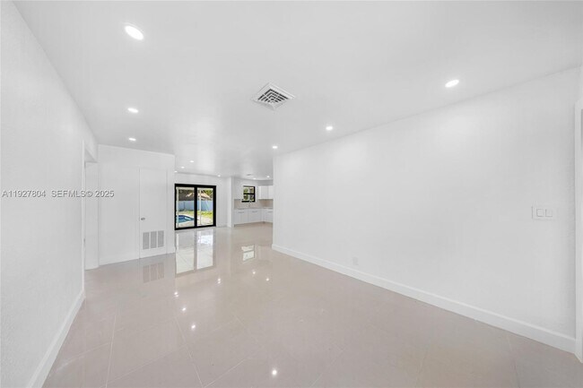 Photo - 2318 Scott St