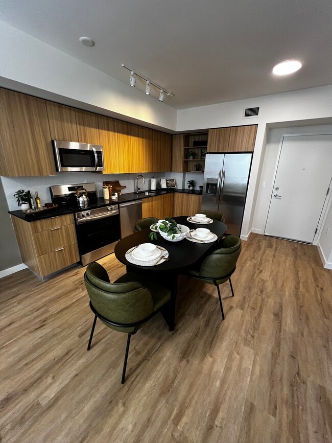 Building Photo - 911 E 26th St Unit A1