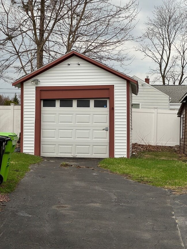Photo - Newly Renovated Apartment in Liverpool! Unit Apt 2