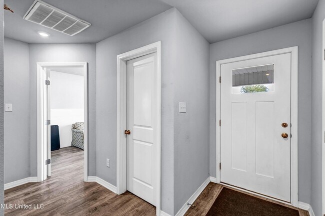 Photo - 18231 Mill Cove