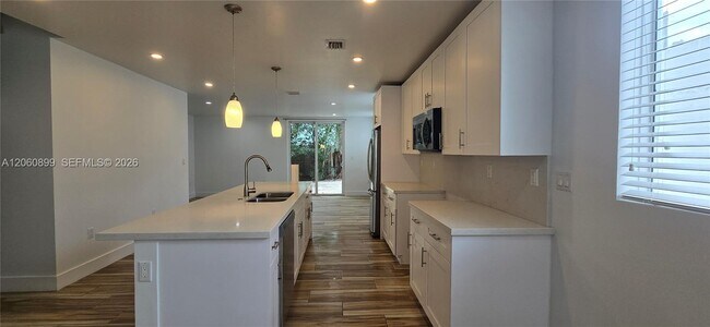 Photo - 3675 Thomas Ave
