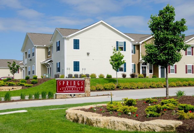 Entrada al complejo - Springs at Bettendorf Apartments