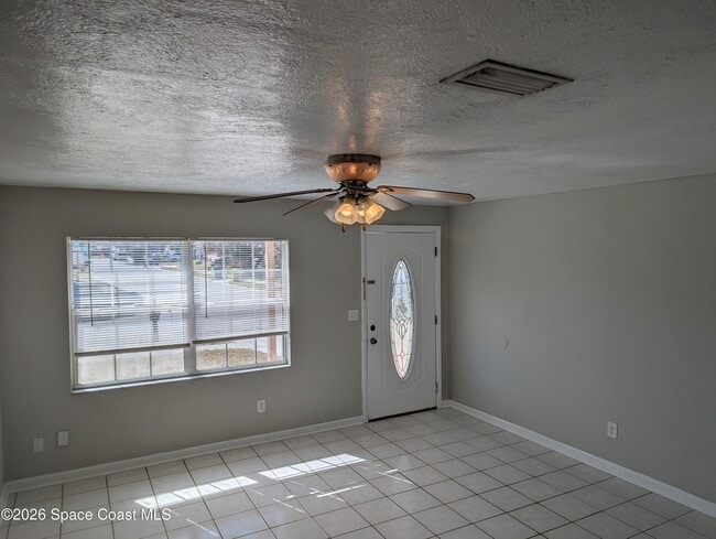 Photo - 900 Camphor Way