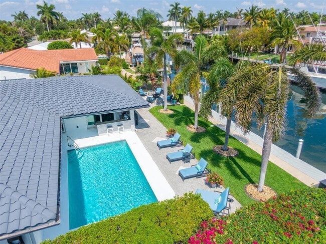 Building Photo - 2791 NE 9th Ct