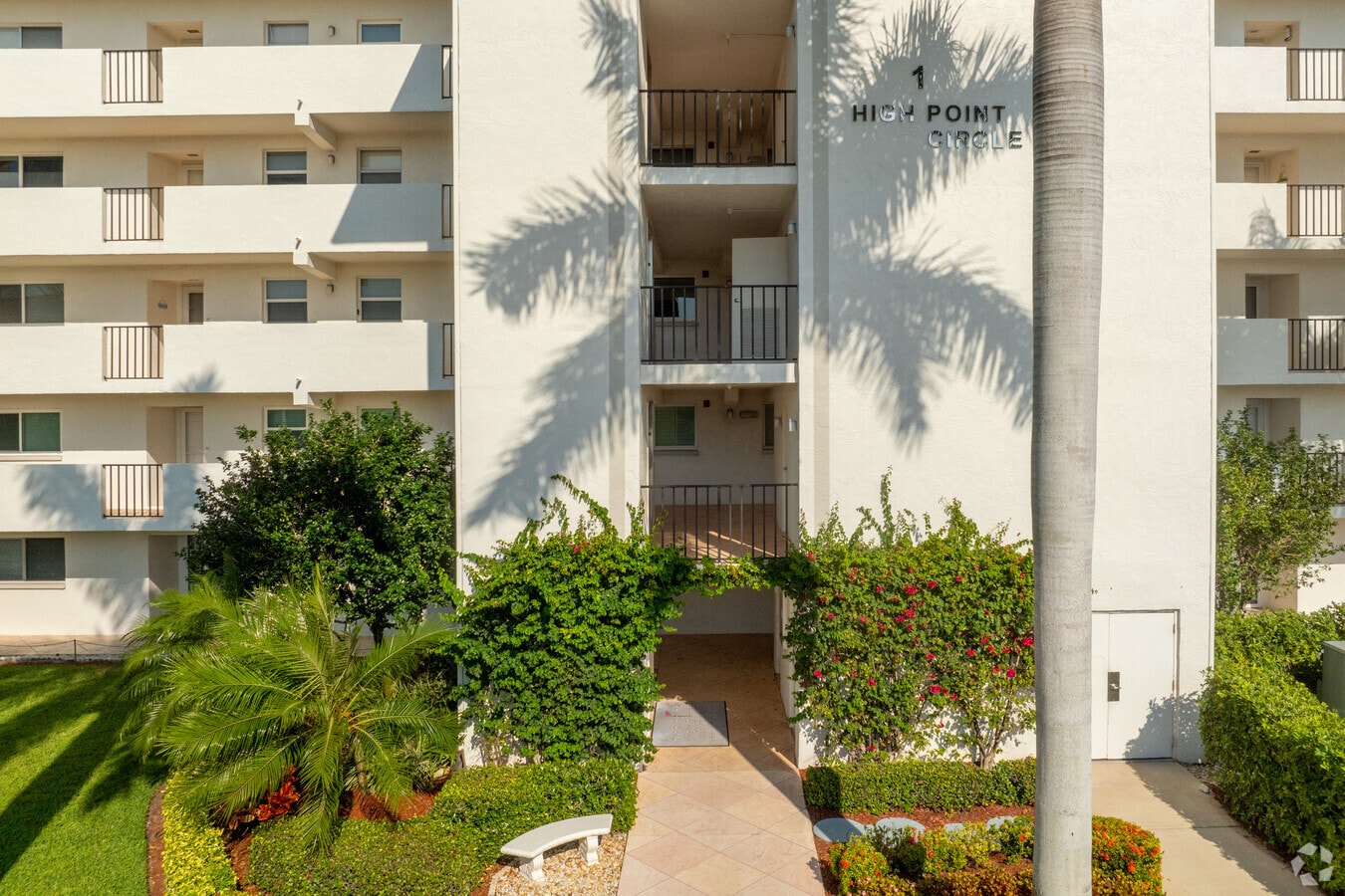 21 High Point Cir E Naples, FL 34103-4279 - High Point Country Club