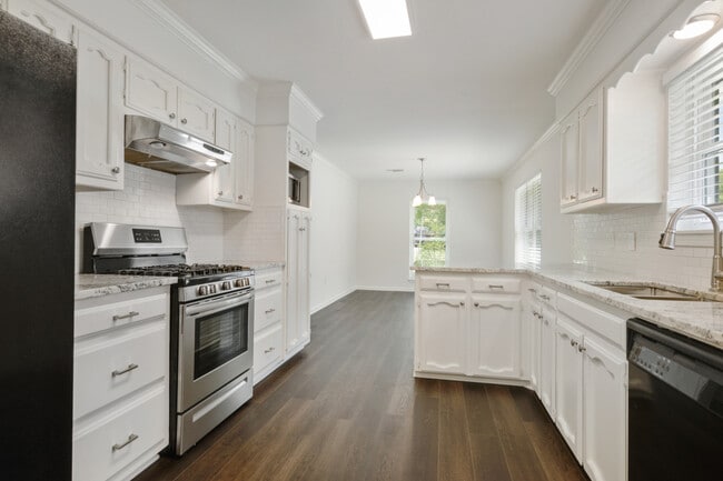 Photo - 7738 Menlo Dr