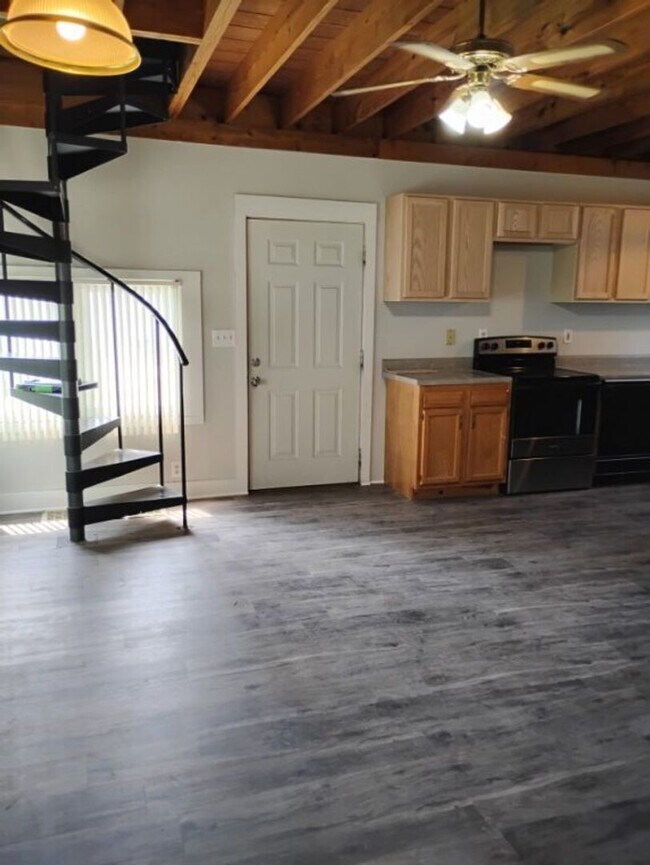 Photo - 3 Bedroom 1 Bath - Amazing Location