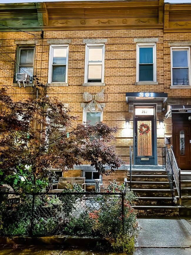 Photo - 391 Woodlawn Ave Unidad 1 Rental