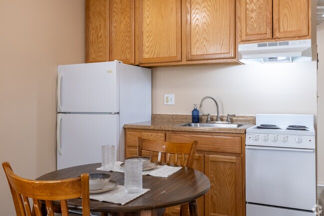 307 Thompson - Furnished Studios