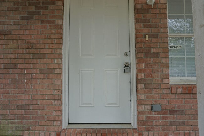 Photo - 6115 Willow Ln N