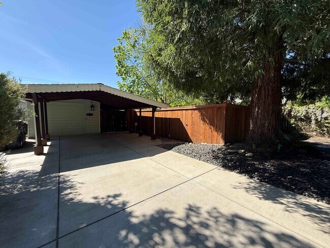 Photo - Charming Land Park 2 Bedroom