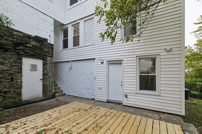 Photo - 17 Jefferson St Unit A