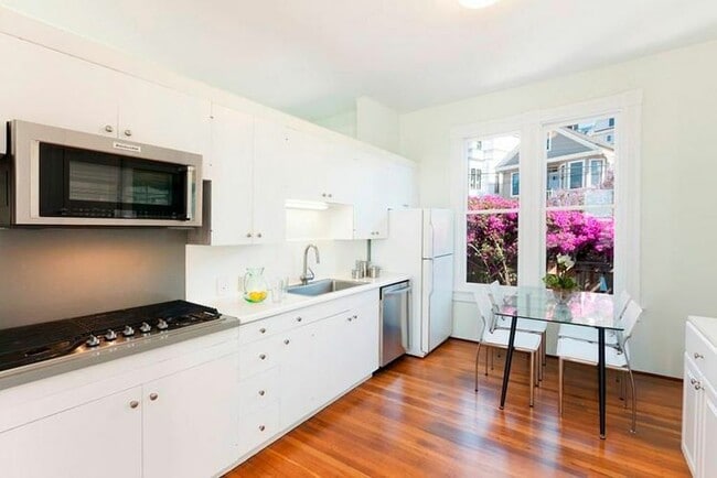 Photo - 1100 27th St S