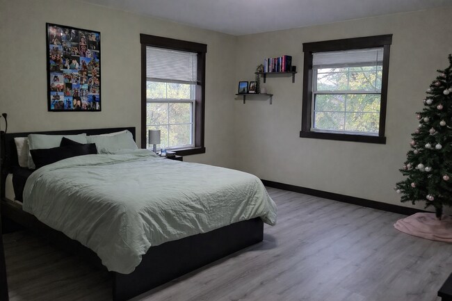 5 Bed 3 Bath close to UWEC, bike trails, Carson Park, and The Sonnentag!