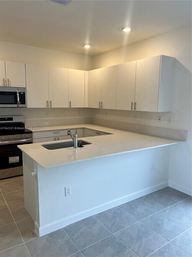 Southwest 232nd Lane, Princeton, FL 33032 - 3 BR 2.5 BA Townhouse