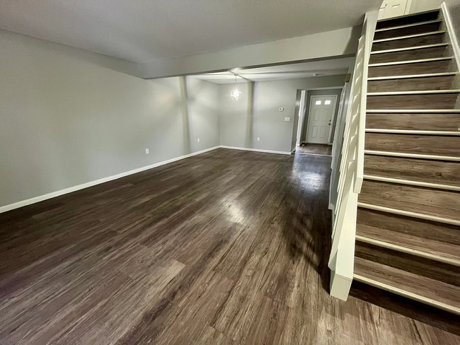 Photo - this beautiful 2 bedroom/1.5 bathroom townhouse apartment