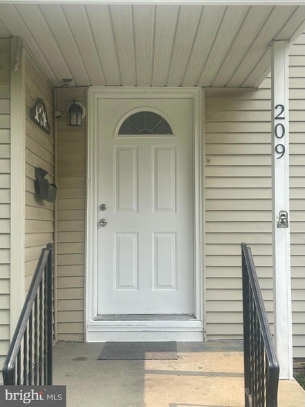 209 Maine Ave