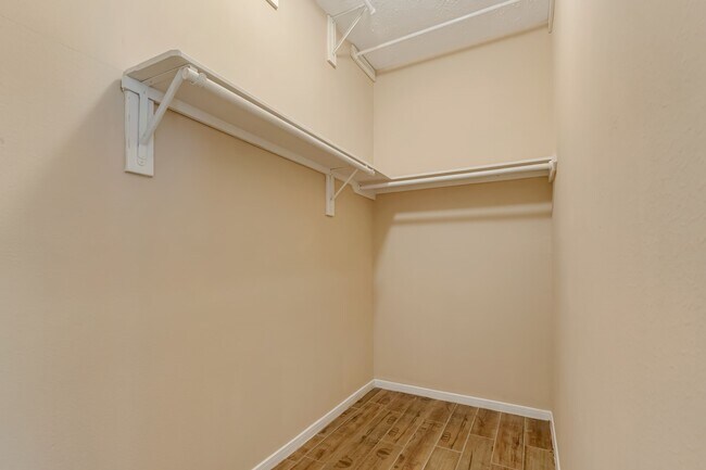 Photo - 914 Chapwood Ct