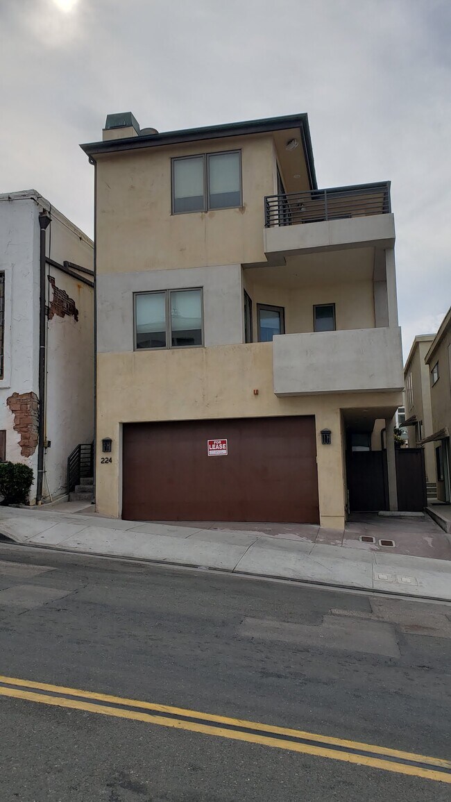 Photo - 224 Rosecrans Ave