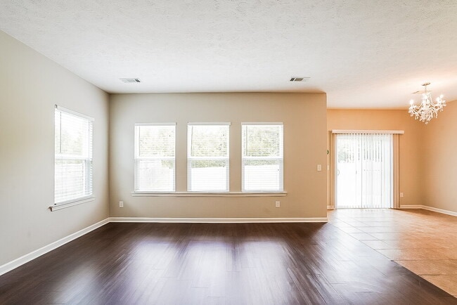 Photo - 1718 Hartford Ln