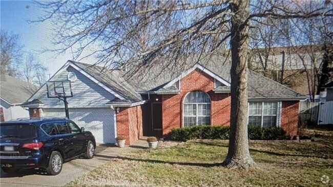 Building Photo - 2914 Setter St Rental