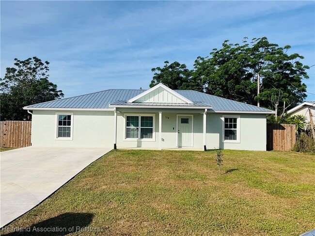 Building Photo - 118 Sharon Ave