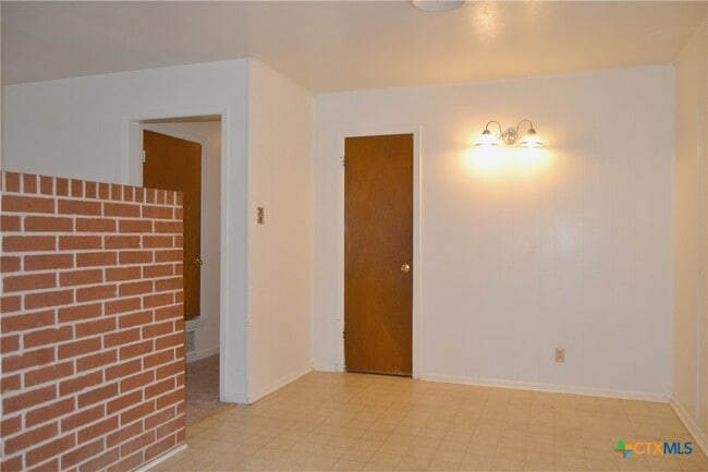 Photo - 1323 Gardenia Ave