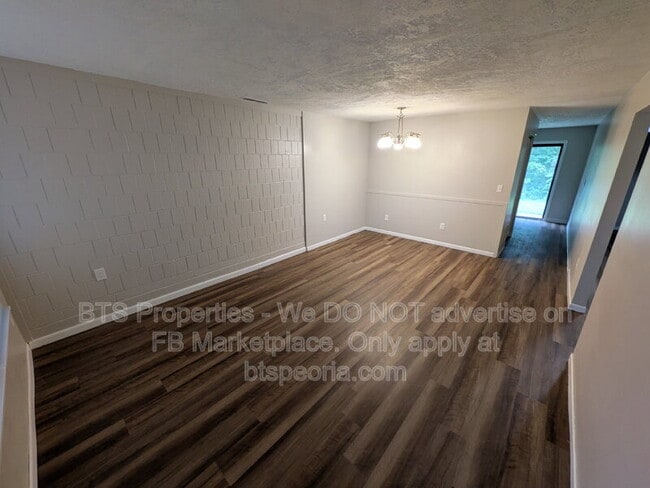 3426 W Dorchester Ridge