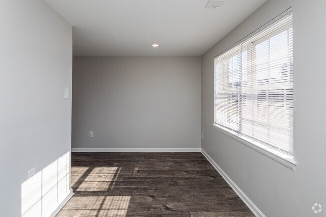 3BR, 1.5BA - 1,100SF - Dining Area
