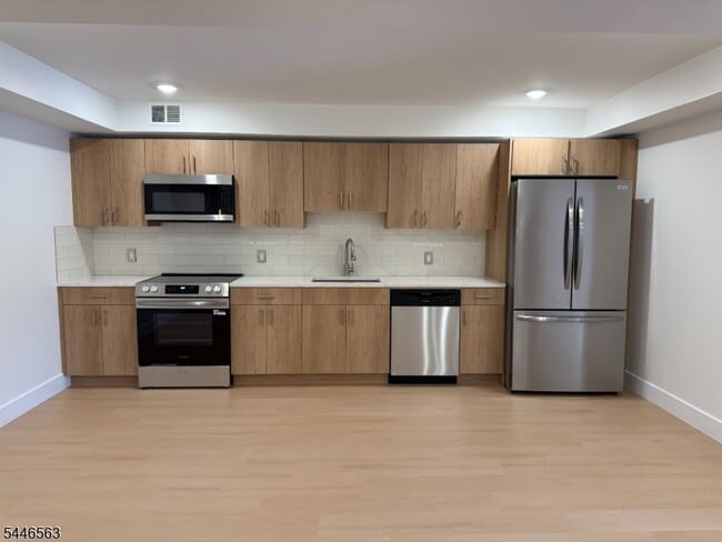 Building Photo - 627 Valley Rd Unit D