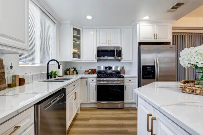 Photo - 415 W Regent St Townhome