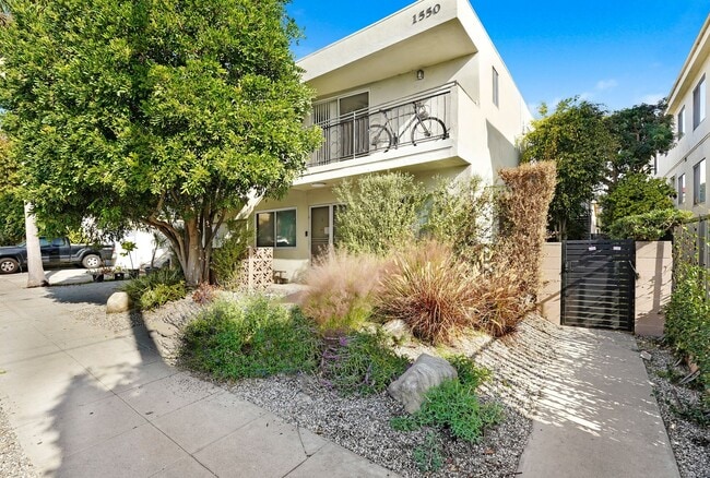 Photo - 1550 Saltair Ave, prime West LA location!