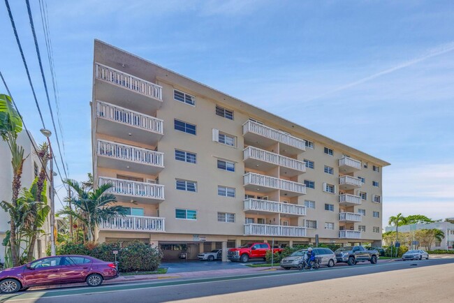 Steps from Lincoln Road: Fully & tastefull... - Steps from Lincoln Road: Fully & tastefull... Condo