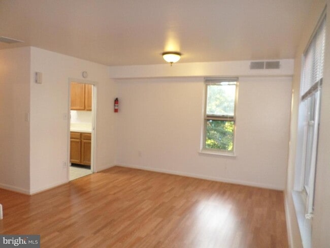 Photo - 1433 A St NE Unit E