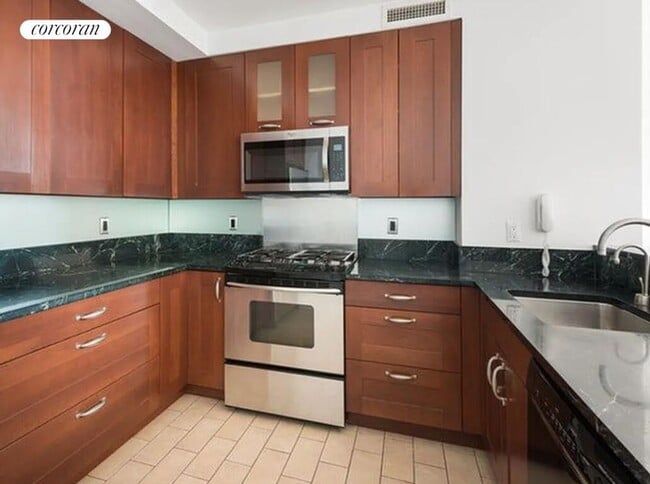 Photo - 272 W 107th St