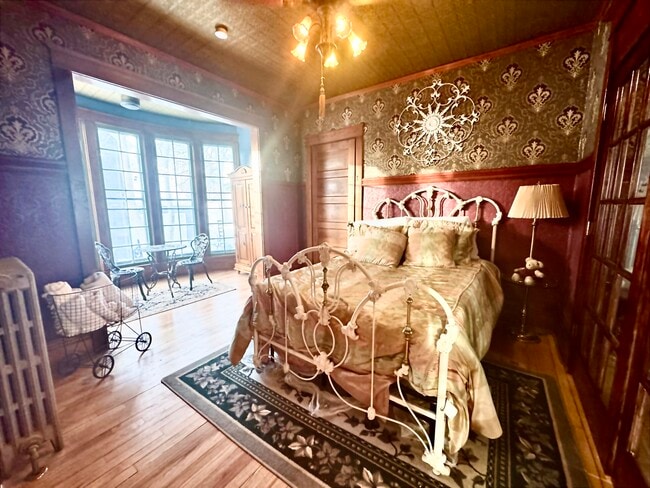 Photo - 505 W Conant St