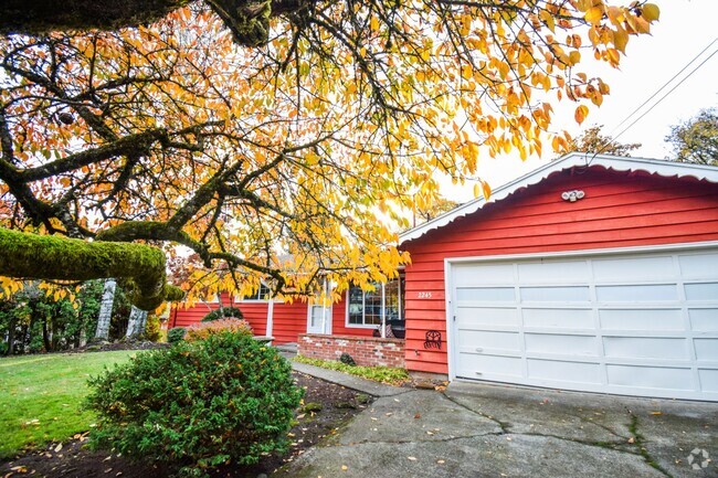 Building Photo - Charming Single Level 3 Bedroom Home in Ce...