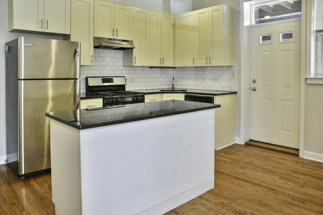 Photo - 850 W Cornelia Ave Apartments Unit 1E