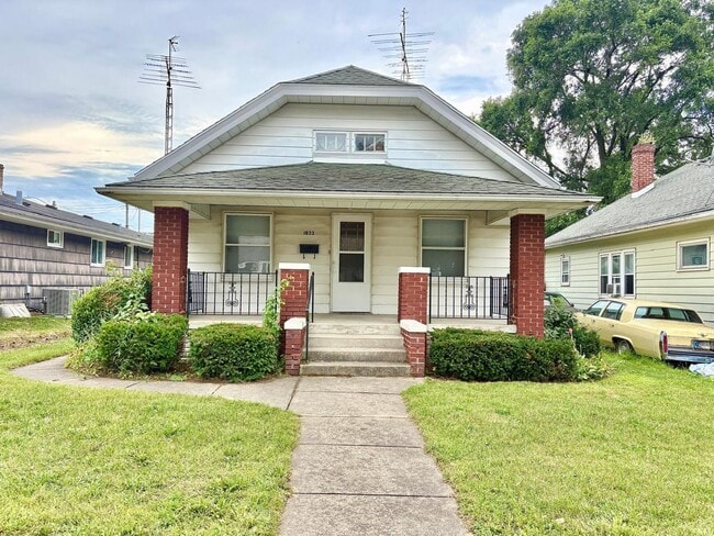 Building Photo - 1833 Nash St