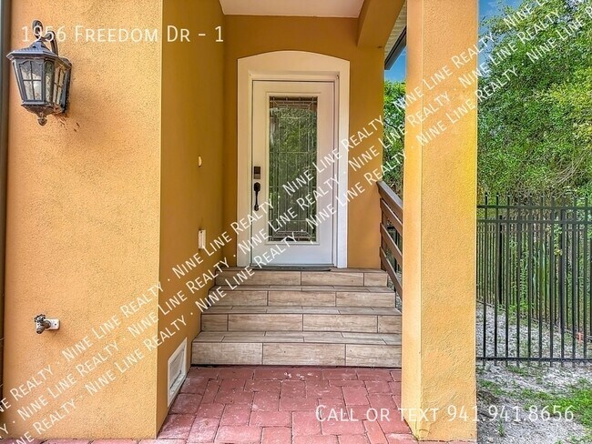 Photo - 1956 Freedom Dr