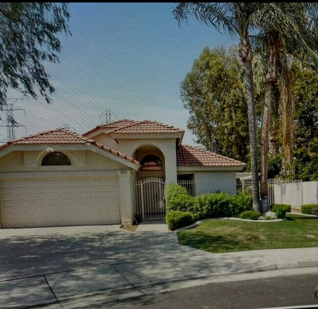 8232 Sheffield Ln Rental For Rent in Bakersfield, CA
