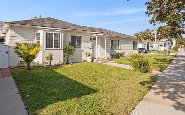Photo - 300 W Hillsdale St