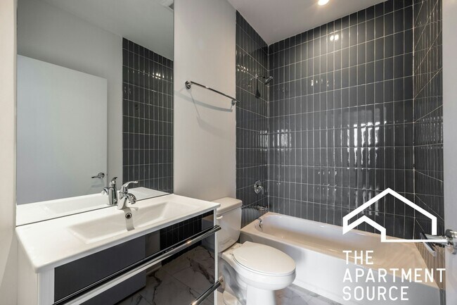 Photo - 2533 W Fullerton Ave Unit 5