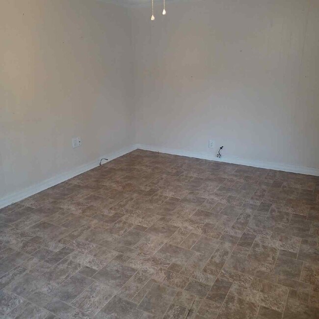 3205 Sutton Dr