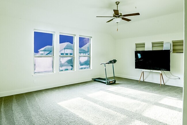 Photo - 10719 Klaria Cres Ct