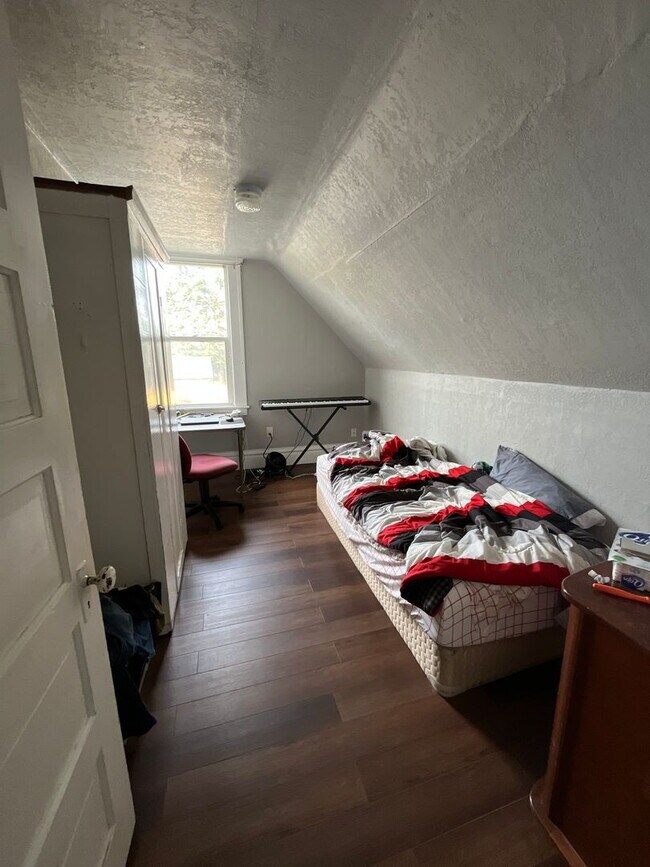 Photo - Close to WWU! Easy Lakeway Location Near Whole Foods & I-5