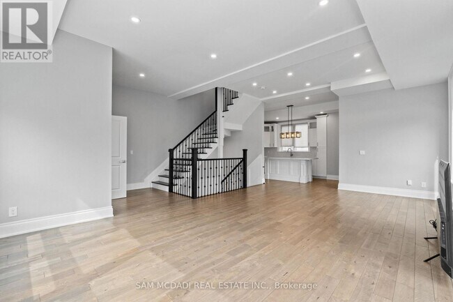 Photo - 15 Old Oak Dr