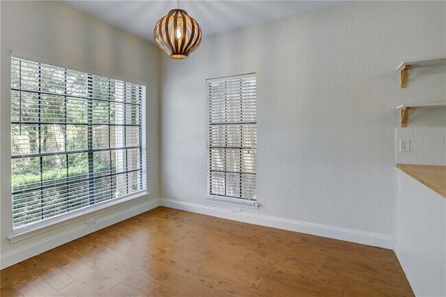 Photo - 1610 Waterston Ave Unit 7