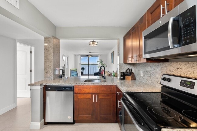 Photo - 111 Lake Emerald Dr Unidad 401